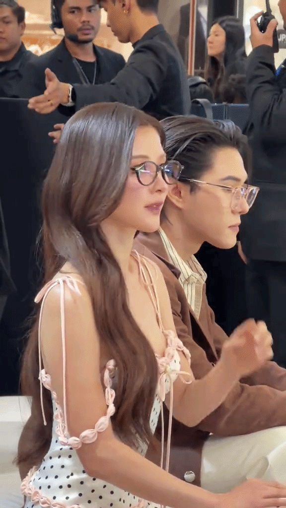 Độc th&acirc;n vui vẻ, Baifern tới thời đỉnh cao nhan sắc thật sự rồi!- Ảnh 4.