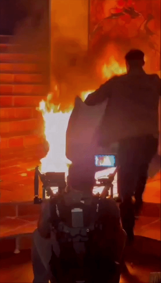 Clip sốc: Katy Perry đang quay MV bị thi&ecirc;u sống như ngọn đuốc, ekip t&aacute; hỏa lao ra dập lửa- Ảnh 2.