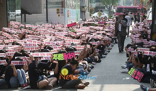 Biểu t&igrave;nh lớn chưa từng c&oacute; 