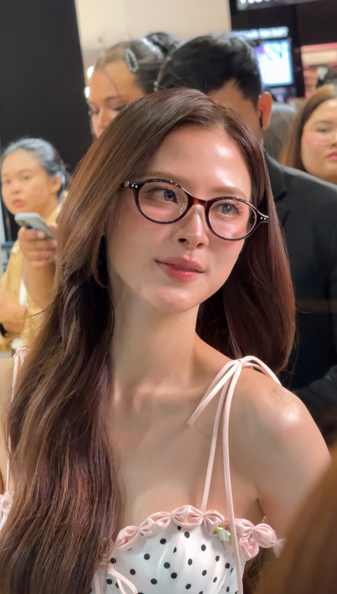 Độc th&acirc;n vui vẻ, Baifern tới thời đỉnh cao nhan sắc thật sự rồi!- Ảnh 3.