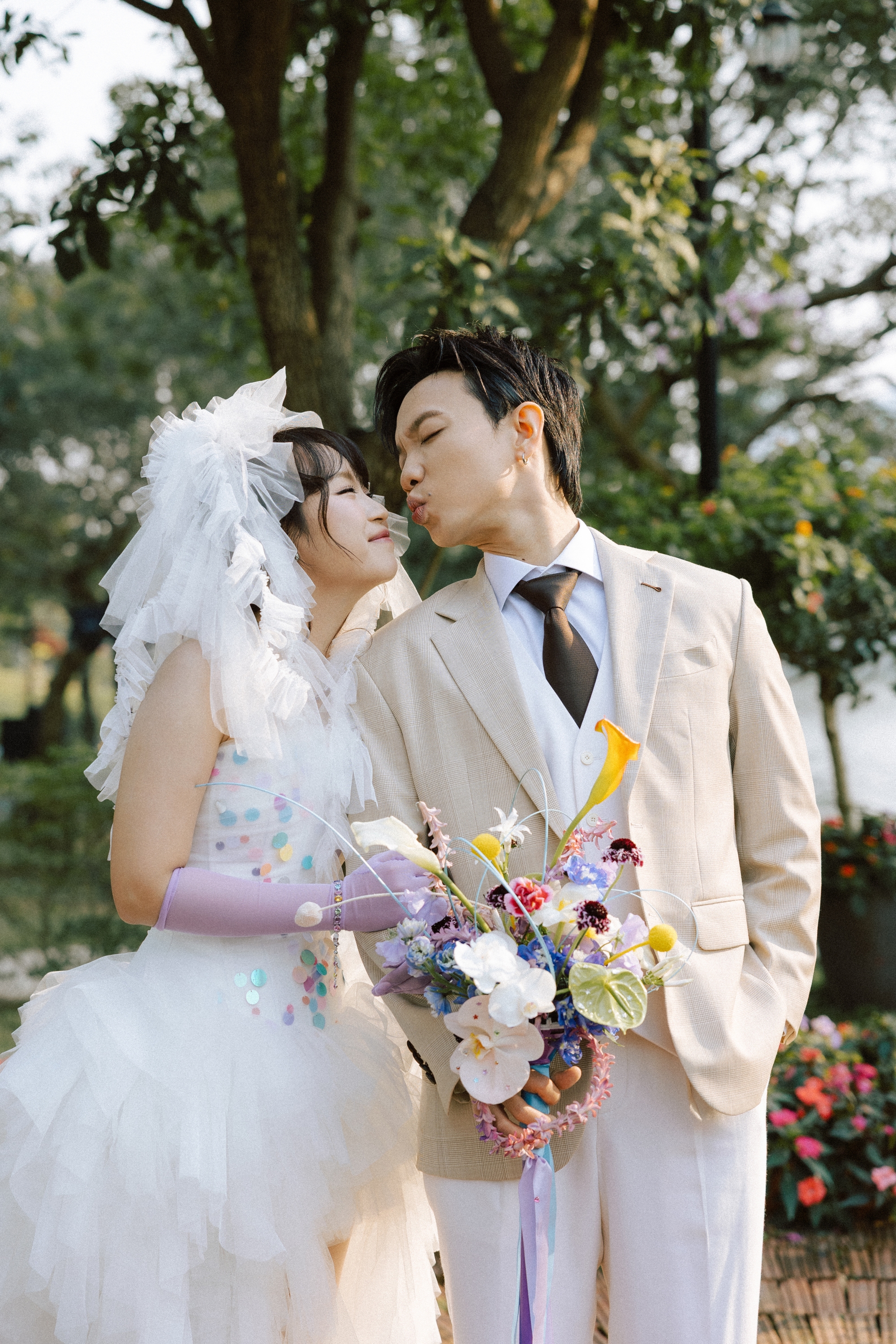 Hé lộ hôn lễ của nam ca sĩ Việt và quản lý 11 năm- Ảnh 4. Hé lộ hôn lễ của nam ca sĩ Việt và quản lý 11 năm- Ảnh 4.