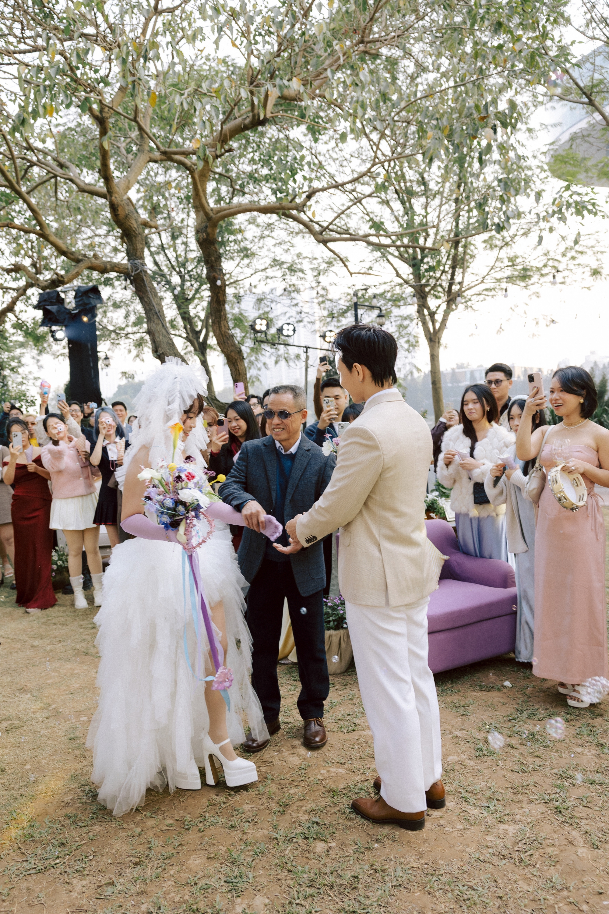 Hé lộ hôn lễ của nam ca sĩ Việt và quản lý 11 năm- Ảnh 6. Hé lộ hôn lễ của nam ca sĩ Việt và quản lý 11 năm- Ảnh 6.