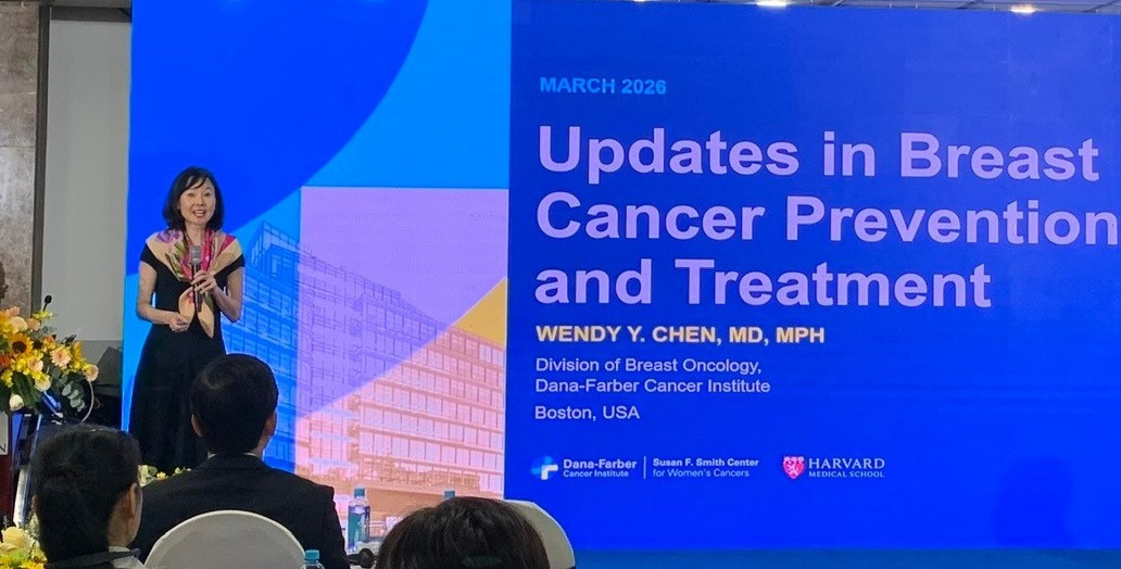 Chuy&ecirc;n gia Harvard chỉ r&otilde; nguy&ecirc;n nh&acirc;n khiến ung thư v&uacute; ở Việt Nam ph&aacute;t hiện muộn- Ảnh 2.