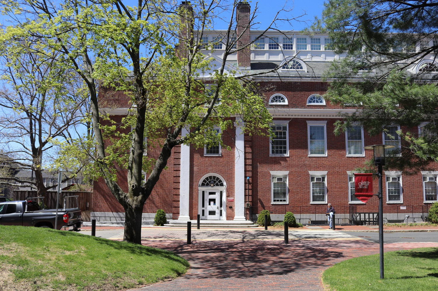 Tất tần tật về chương tr&igrave;nh thạc sĩ Havard đang hot: Tỉ lệ được nhận cao gấp 6 lần bậc cử nh&acirc;n, chi ph&iacute; l&ecirc;n đến 2,7 tỷ/năm học- Ảnh 3.