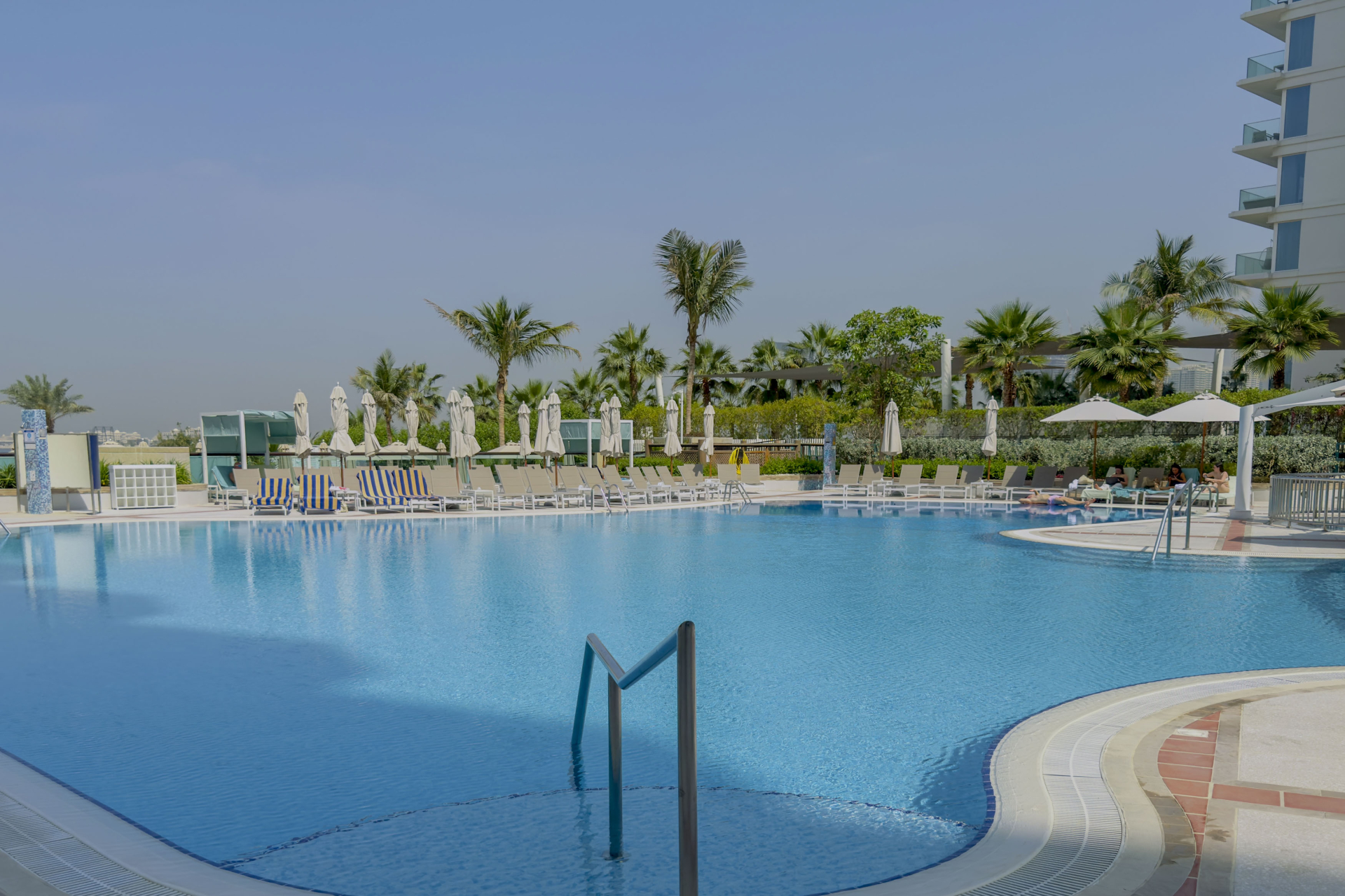 Những bức ảnh chưa từng c&oacute; chụp Dubai hiện tại: Nơi xa hoa nhất h&agrave;nh tinh giờ như &ldquo;th&agrave;nh phố hoang" ch&igrave;m trong im lặng- Ảnh 4.