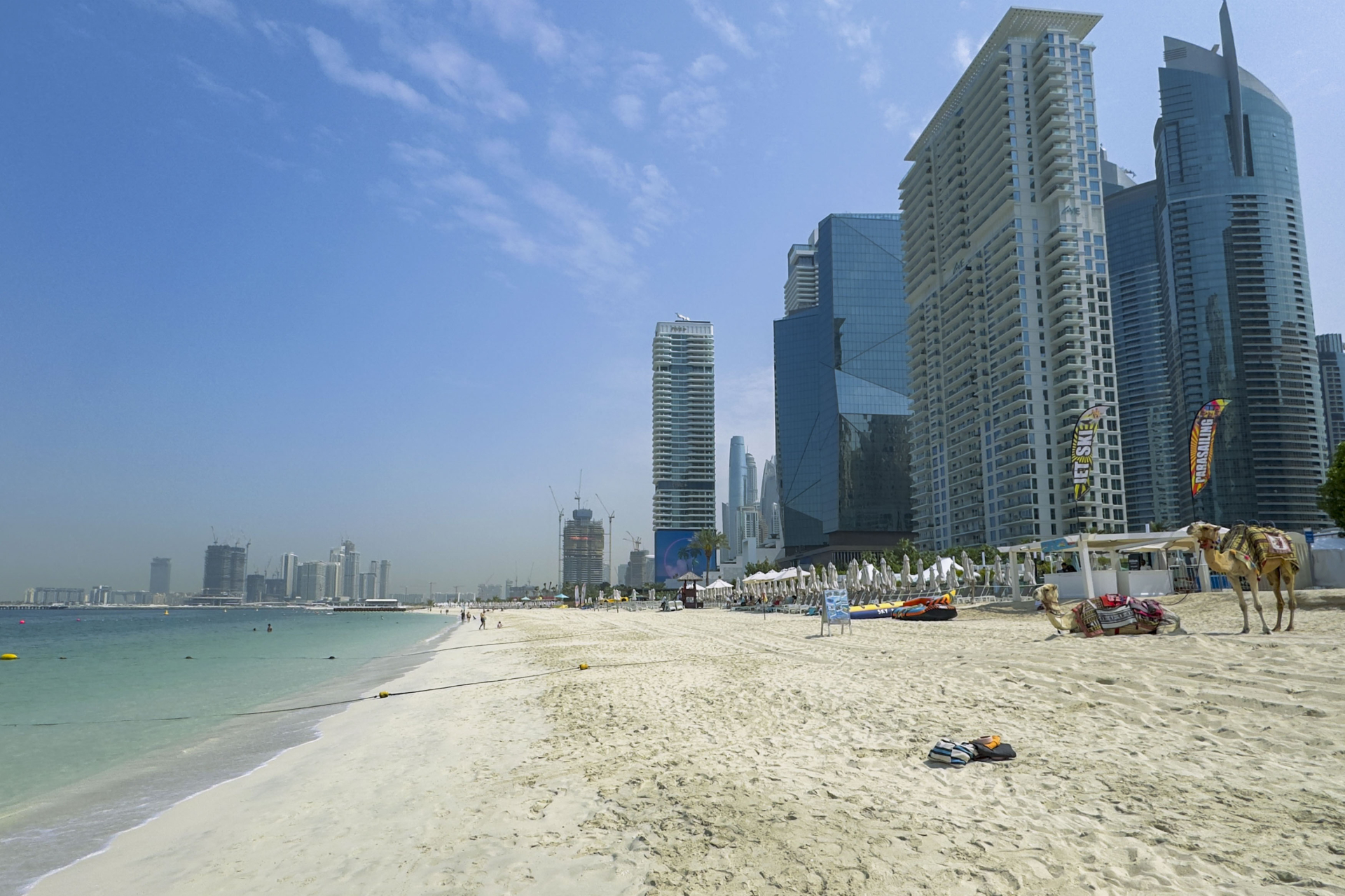 Những bức ảnh chưa từng c&oacute; chụp Dubai hiện tại: Nơi xa hoa nhất h&agrave;nh tinh giờ như &ldquo;th&agrave;nh phố hoang" ch&igrave;m trong im lặng- Ảnh 2.