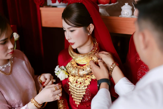 C&ocirc; d&acirc;u miền T&acirc;y lấy chồng Singapore: Hồi m&ocirc;n 57 c&acirc;y v&agrave;ng, sổ đỏ 11 tỷ, tổng gi&aacute; trị ai nghe cũng cho&aacute;ng v&aacute;ng- Ảnh 9.