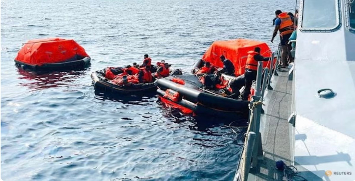 Iran đ&oacute;n thi thể 84 thuỷ thủ hồi hương, d&agrave;nh ngoại lệ hiếm hoi cho Ấn Độ- Ảnh 2.