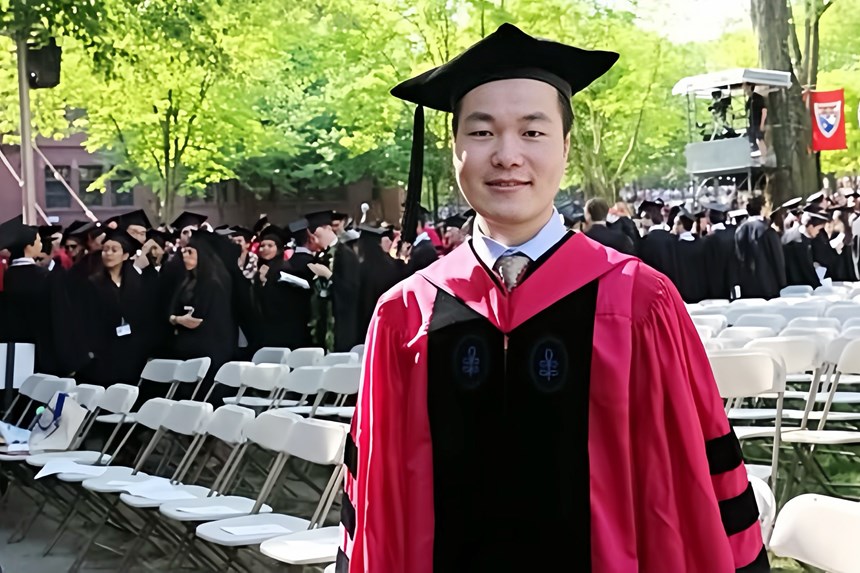 Bố mẹ l&agrave;m n&ocirc;ng, con trai tr&uacute;ng tuyển Harvard: Giờ l&agrave; CEO c&ocirc;ng ty c&ocirc;ng nghệ sinh học, doanh thu hơn 860 tỷ/ năm- Ảnh 1.