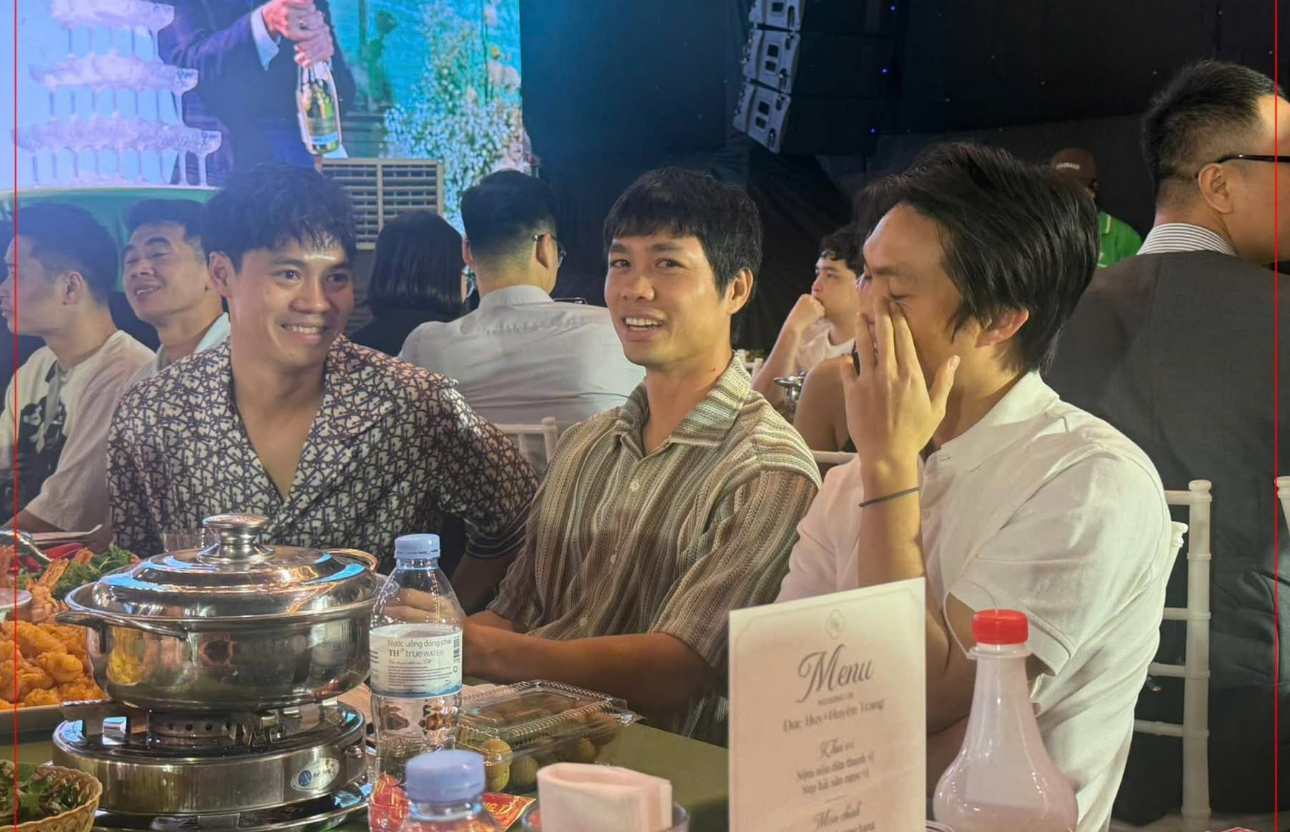 Hiếm hoi lắm mới thấy C&ocirc;ng Phượng, d&agrave;n tuyển thủ U19 Việt Nam g&acirc;y b&atilde;o năm n&agrave;o hội ngộ ở đ&aacute;m cưới Đức Huy- Ảnh 2.
