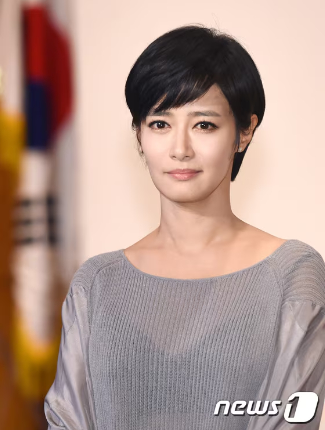 Nữ diễn vi&ecirc;n mất 18 tỷ ly h&ocirc;n doanh nh&acirc;n v&igrave; tiểu tam nh&agrave; đối diện: Bị chồng đ&aacute;nh xuất huyết n&atilde;o để bảo vệ nh&acirc;n t&igrave;nh- Ảnh 3.