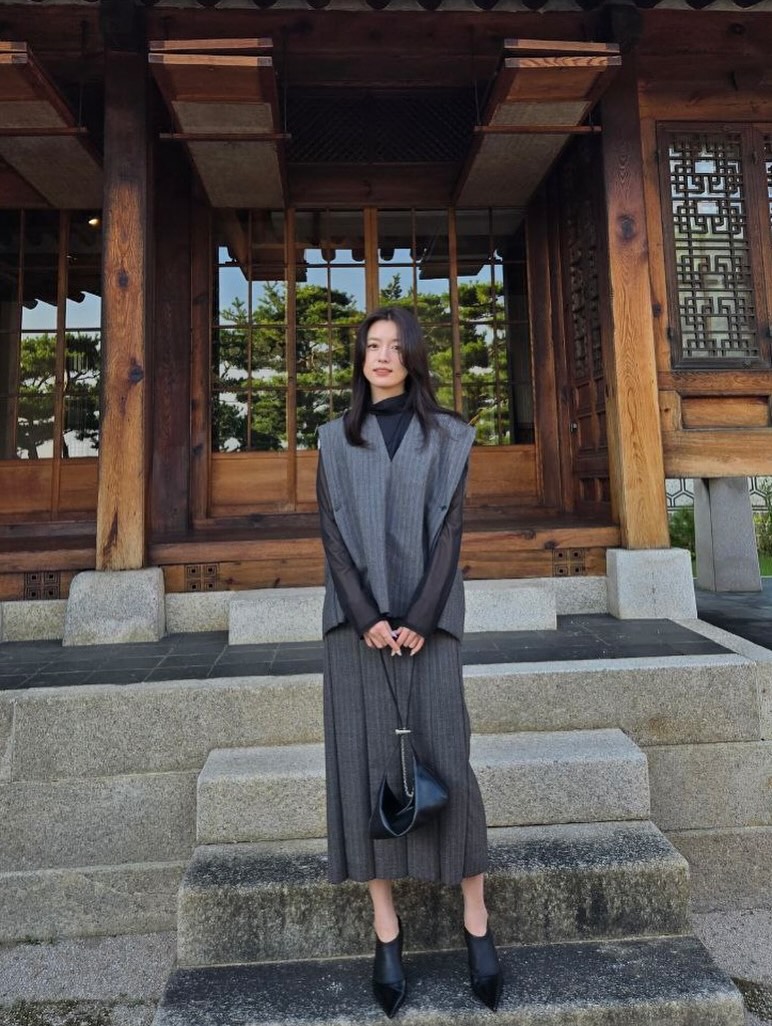 Ngắm tủ đồ của "mỹ nữ cười đẹp nhất showbiz": U40 vẫn s&agrave;nh điệu, kh&iacute; chất sao hạng A đ&uacute;ng nghĩa- Ảnh 6.