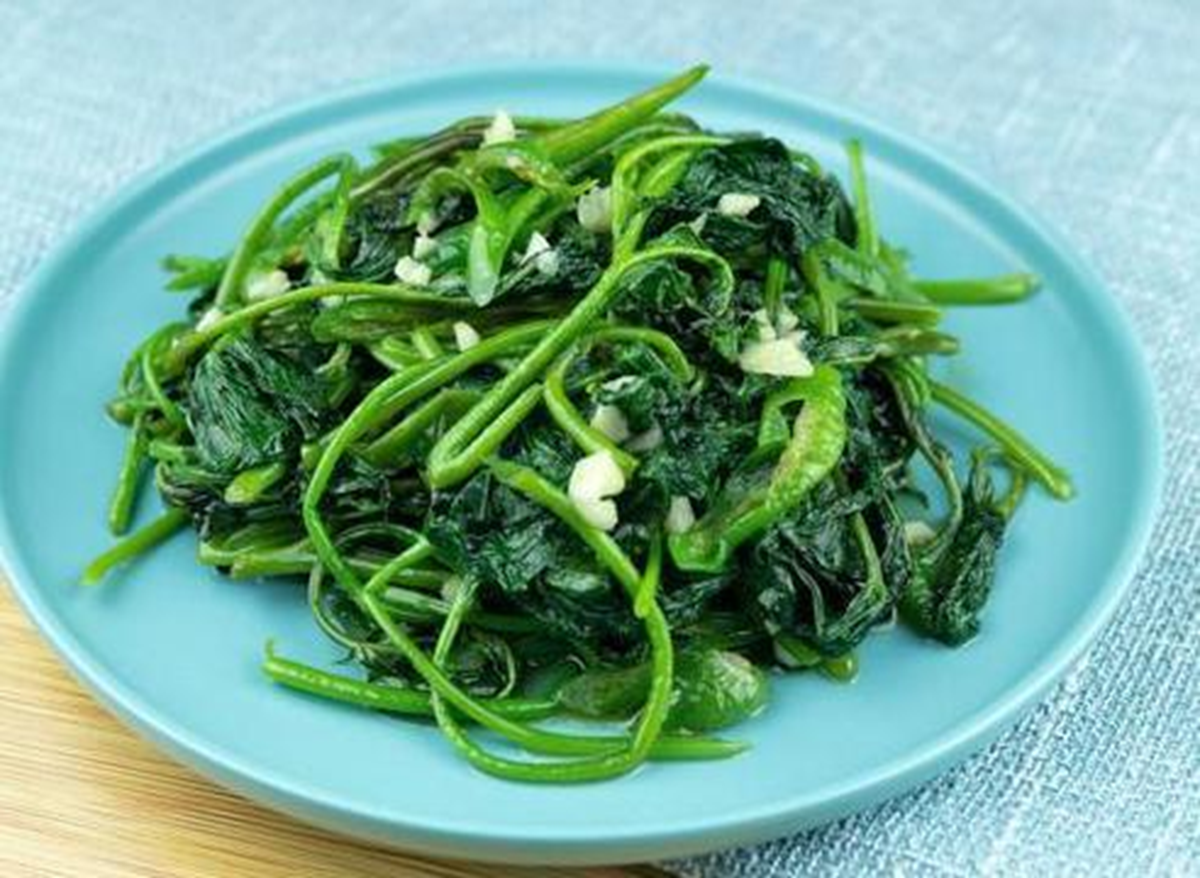 Loại rau được quốc tế ca ngợi l&agrave; "rau trường thọ", h&oacute;a ra mọc đầy ở Việt Nam- Ảnh 2.