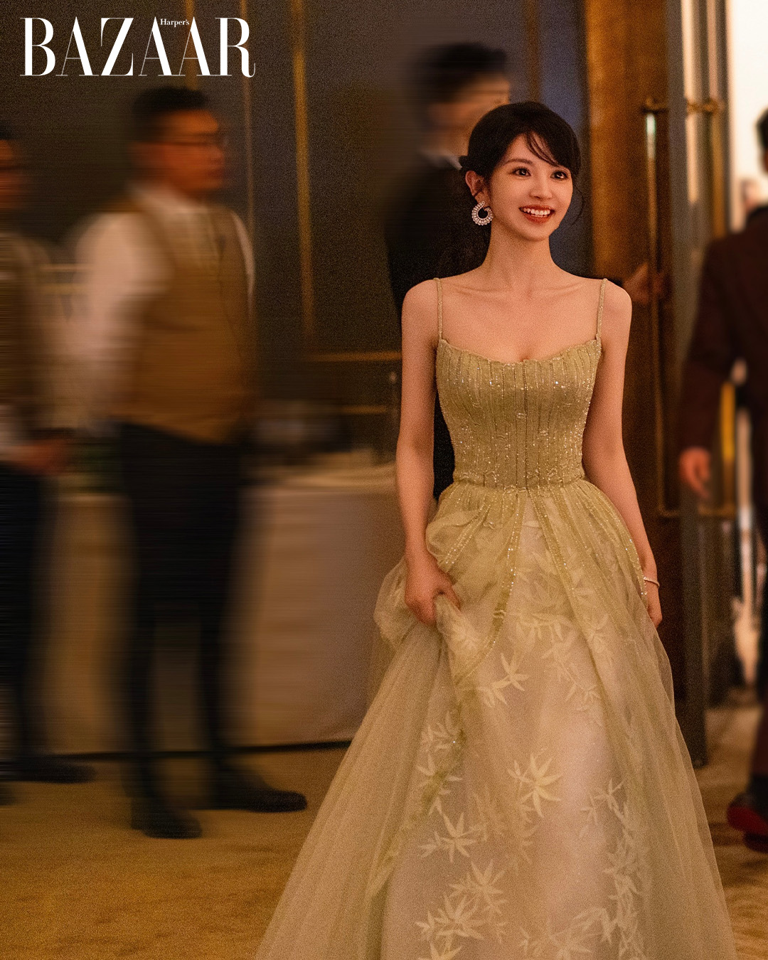 Nữ ch&iacute;nh phim &ldquo;Trục Ngọc&rdquo; chỉ nặng 45kg nhưng vẫn bế được bạn diễn cao 1m90: B&iacute; quyết giữ d&aacute;ng thon gọn d&ugrave; m&ecirc; ăn cơm- Ảnh 4.