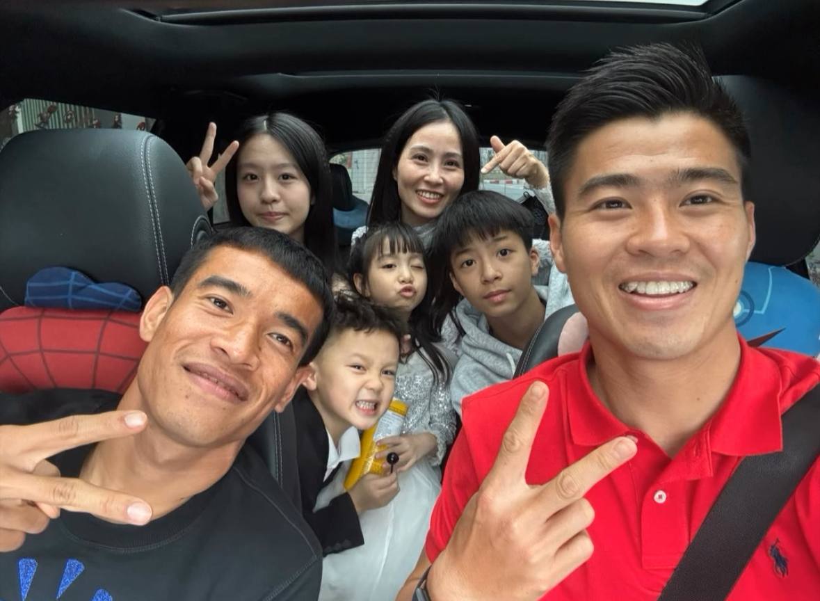 To&agrave;n cảnh đ&aacute;m cưới Đức Huy - MC M&ugrave; Tạt: C&ocirc; d&acirc;u ch&uacute; rể đẹp đ&ocirc;i, C&ocirc;ng Phượng, Văn To&agrave;n v&agrave; d&agrave;n sao ĐT Việt Nam đổ bộ- Ảnh 4.