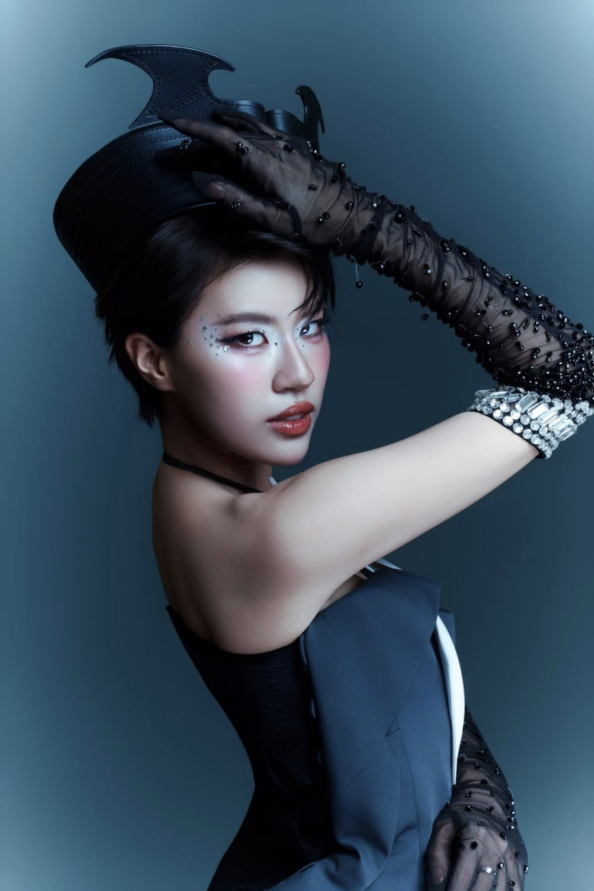 Nữ ch&iacute;nh phim Việt 440 tỷ: 17 tuổi c&agrave;n qu&eacute;t to&agrave;n cầu, vừa bị ph&aacute; kỷ lục số 1 Spotify- Ảnh 6.