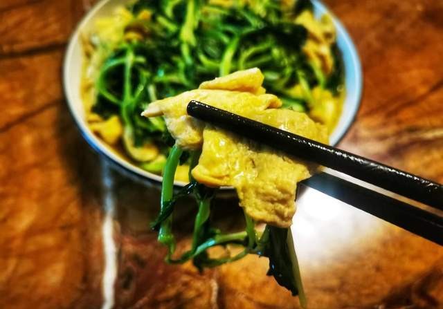 M&oacute;n rau n&ecirc;n ăn v&agrave;o th&aacute;ng Ba - vừa ngon, dễ nấu lại gi&uacute;p th&uacute;c đẩy nhu động ruột, nu&ocirc;i dưỡng gan v&agrave; bảo vệ mắt- Ảnh 17.