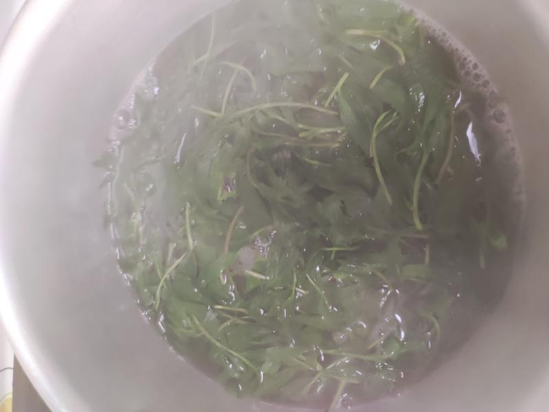 M&oacute;n rau n&ecirc;n ăn v&agrave;o th&aacute;ng Ba - vừa ngon, dễ nấu lại gi&uacute;p th&uacute;c đẩy nhu động ruột, nu&ocirc;i dưỡng gan v&agrave; bảo vệ mắt- Ảnh 4.