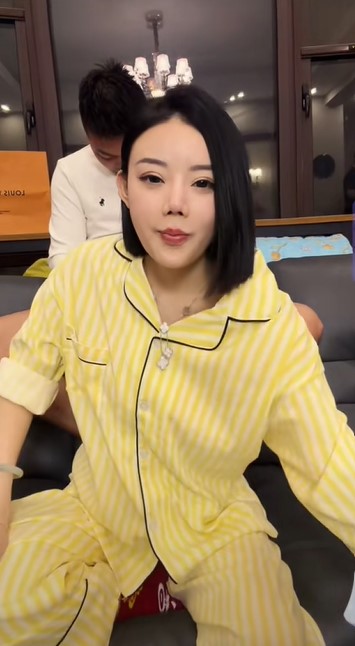 Cuộc sống sang chảnh hiện tại của &ldquo;c&ocirc; g&aacute;i bị h&oacute;i một mảng đầu v&igrave; ăn ng&ocirc; bằng khoan&rdquo; 10 năm trước- Ảnh 7.