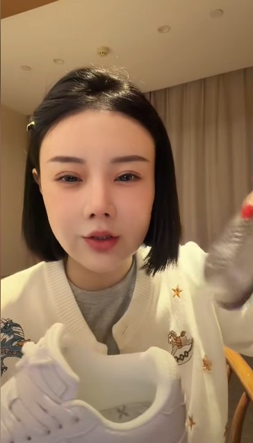 Cuộc sống sang chảnh hiện tại của &ldquo;c&ocirc; g&aacute;i bị h&oacute;i một mảng đầu v&igrave; ăn ng&ocirc; bằng khoan&rdquo; 10 năm trước- Ảnh 6.