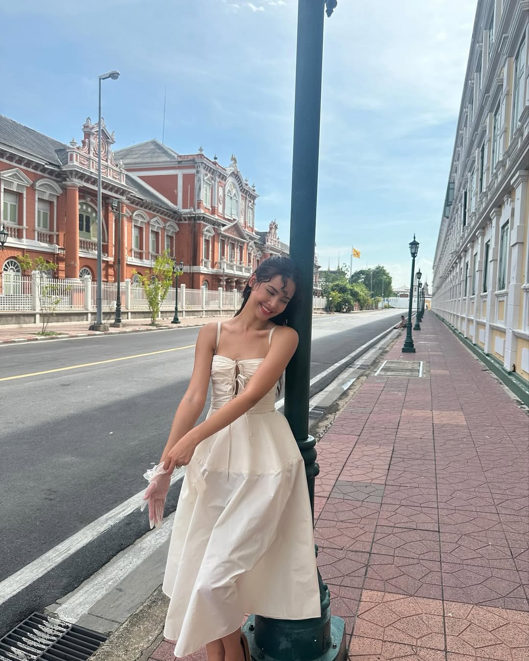 B&ocirc;ng hồng lai khiến 13 triệu người say đắm: Ăn mặc đẹp đi&ecirc;n đảo, đứng ở đ&acirc;u cũng chiếm spotlight- Ảnh 12.