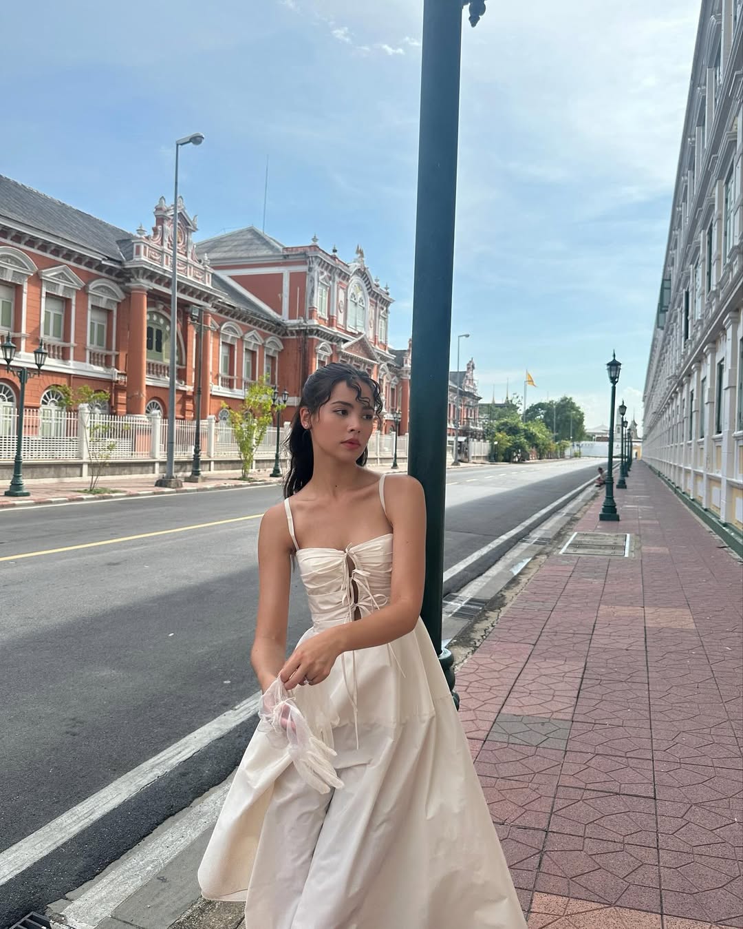 B&ocirc;ng hồng lai khiến 13 triệu người say đắm: Ăn mặc đẹp đi&ecirc;n đảo, đứng ở đ&acirc;u cũng chiếm spotlight- Ảnh 13.