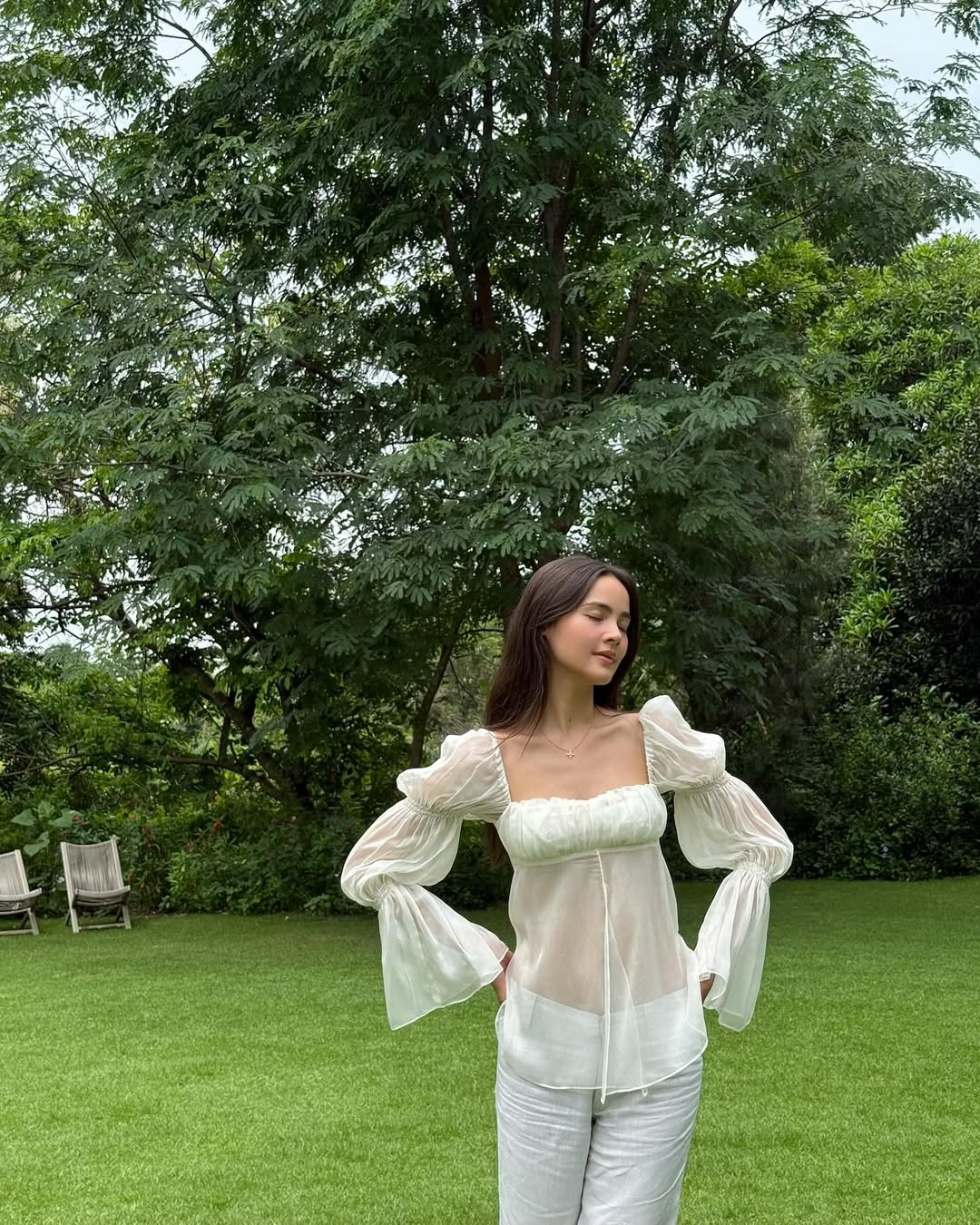 B&ocirc;ng hồng lai khiến 13 triệu người say đắm: Ăn mặc đẹp đi&ecirc;n đảo, đứng ở đ&acirc;u cũng chiếm spotlight- Ảnh 10.