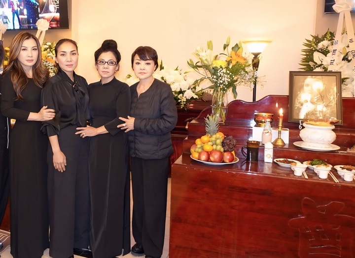 Mẹ kh&oacute;c ngất b&ecirc;n linh cữu Kasim Ho&agrave;ng Vũ, nhiều đồng nghiệp tiễn đưa- Ảnh 3.