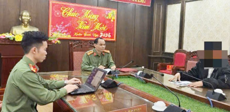 Công an làm việc với người quản lý gần 700 nhóm Facebook đặt tên theo xã, phường- Ảnh 1. Công an làm việc với người quản lý gần 700 nhóm Facebook đặt tên theo xã, phường- Ảnh 1.