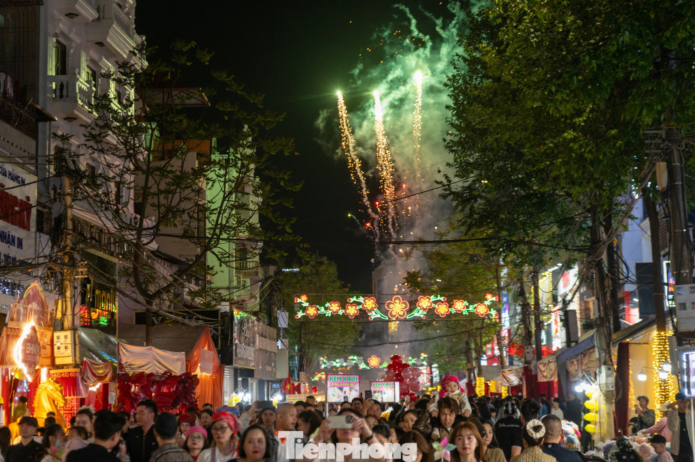 'Biển người' trẩy hội Lạng Sơn- Ảnh 13.