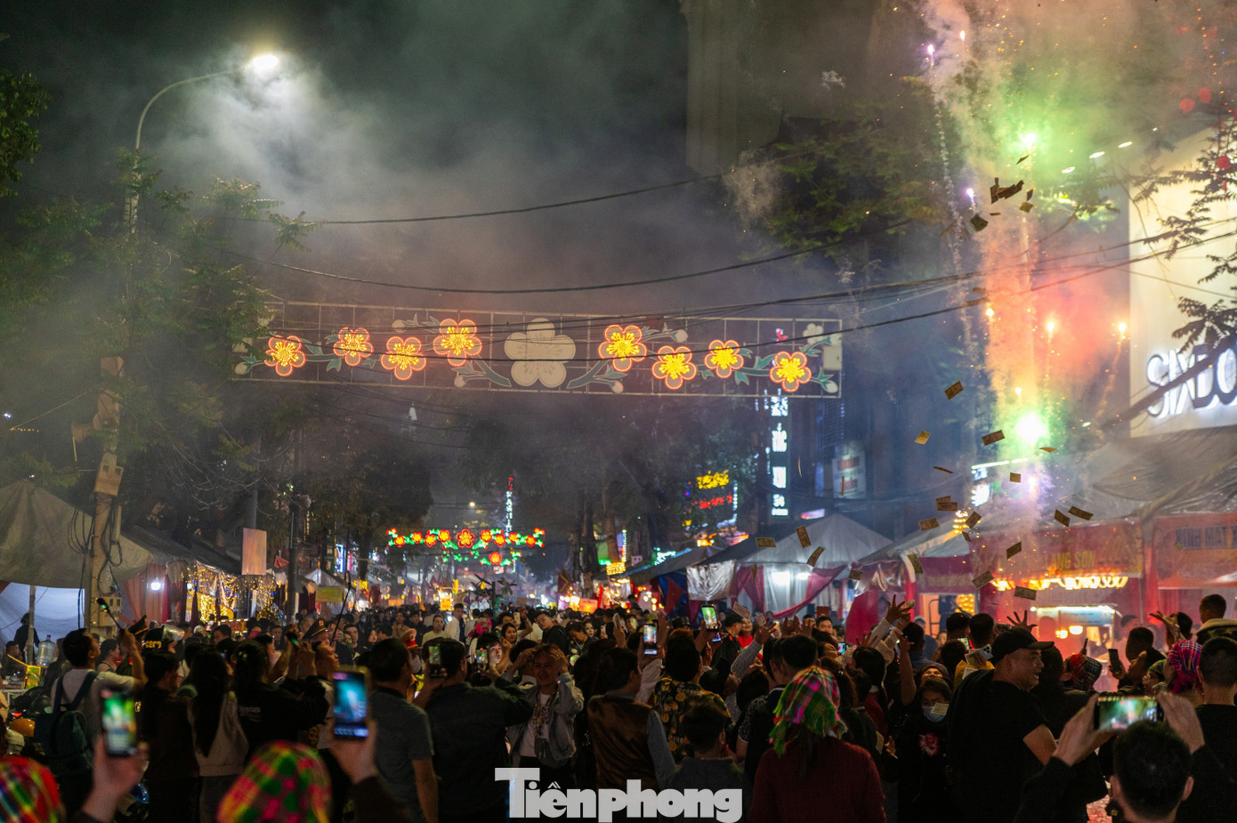 'Biển người' trẩy hội Lạng Sơn- Ảnh 10.