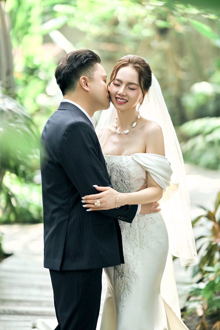 10 năm h&ocirc;n nh&acirc;n của "đạo diễn trăm tỷ" Victor Vũ v&agrave; b&agrave; x&atilde; hoa kh&ocirc;i T&acirc;y Đ&ocirc;- Ảnh 12.