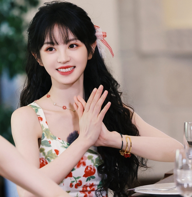 Nữ ch&iacute;nh phim &ldquo;Trục Ngọc&rdquo; chỉ nặng 45kg nhưng vẫn bế được bạn diễn cao 1m90: B&iacute; quyết giữ d&aacute;ng thon gọn d&ugrave; m&ecirc; ăn cơm- Ảnh 6.