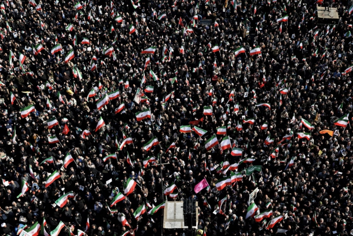 Tang thương Iran sau 15 ng&agrave;y hứng đ&ograve;n tấn c&ocirc;ng của Mỹ - Israel- Ảnh 1.