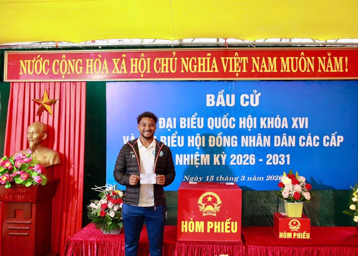 Xuân Son hân hoan nói 1 điều cực ý nghĩa khi lần đầu tiên đi bầu cử với tư cách công dân Việt Nam- Ảnh 2. Xuân Son hân hoan nói 1 điều cực ý nghĩa khi lần đầu tiên đi bầu cử với tư cách công dân Việt Nam- Ảnh 2.