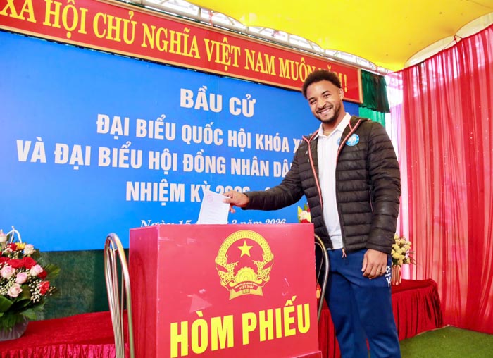 Xuân Son hân hoan nói 1 điều cực ý nghĩa khi lần đầu tiên đi bầu cử với tư cách công dân Việt Nam- Ảnh 1. Xuân Son hân hoan nói 1 điều cực ý nghĩa khi lần đầu tiên đi bầu cử với tư cách công dân Việt Nam- Ảnh 1.