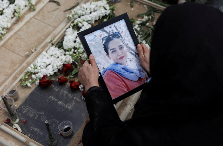 Tang thương Iran sau 15 ng&agrave;y hứng đ&ograve;n tấn c&ocirc;ng của Mỹ - Israel- Ảnh 14.