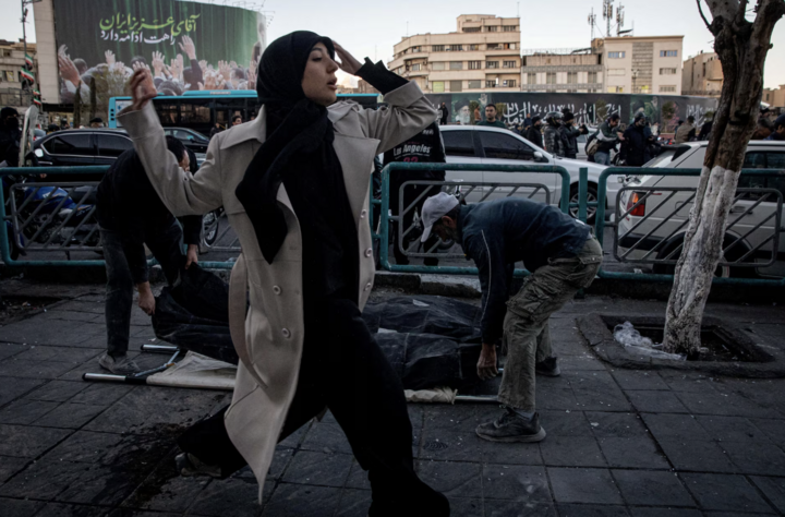 Tang thương Iran sau 15 ng&agrave;y hứng đ&ograve;n tấn c&ocirc;ng của Mỹ - Israel- Ảnh 15.