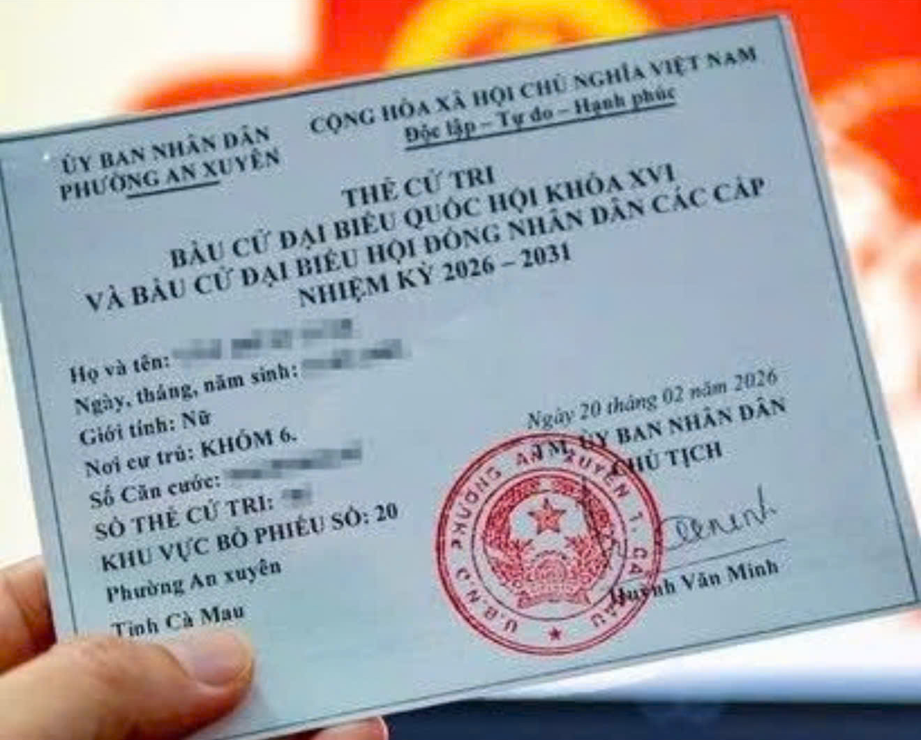 Sau khi bỏ phiếu xong, người dân không nên đăng ảnh thẻ cử tri lên mạng- Ảnh 1. Sau khi bỏ phiếu xong, người dân không nên đăng ảnh thẻ cử tri lên mạng- Ảnh 1.