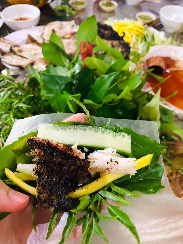 Đặc sản miền Trung "vừa đắng vừa ngọt", nướng bằng l&aacute; rừng, Chủ tịch tỉnh chia sẻ tr&ecirc;n Facebook- Ảnh 5.