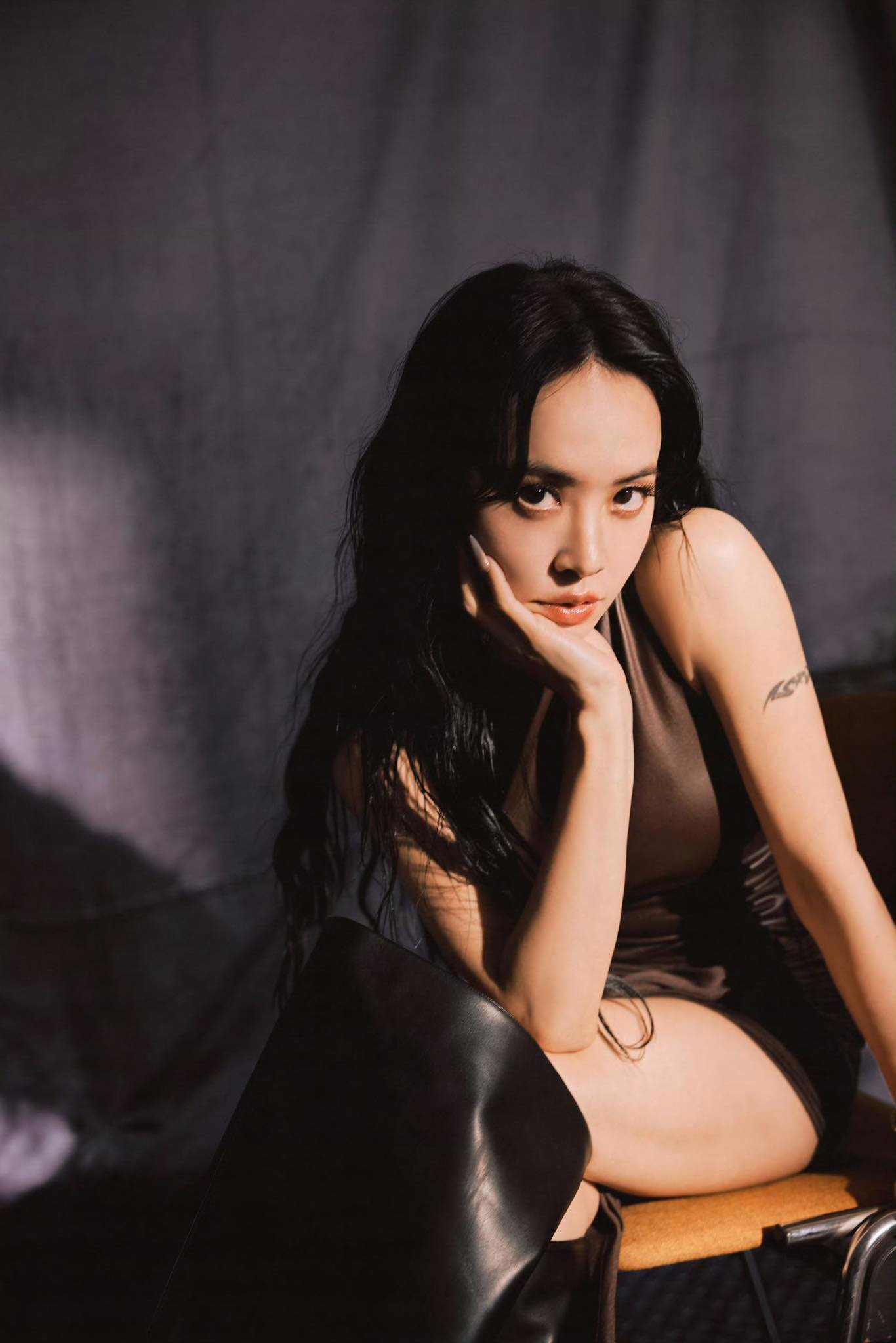 Mỹ nh&acirc;n vướng ồn &agrave;o cấm s&oacute;ng, bị x&oacute;a sổ to&agrave;n bộ &acirc;m nhạc: Lỗ nặng 260 tỷ đồng, bị bạn trai chia tay v&igrave; qu&aacute; nổi tiếng- Ảnh 8.