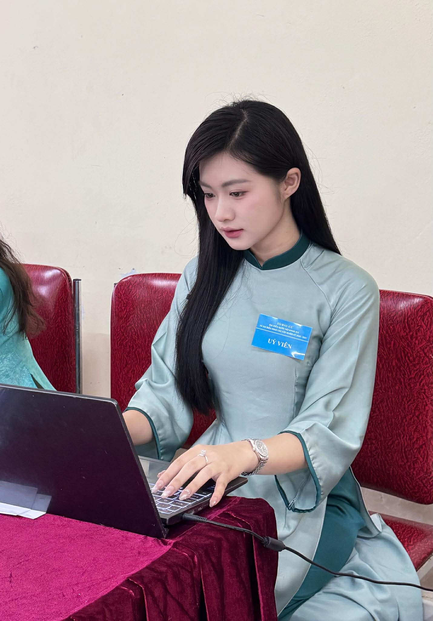 5 năm nữa mới c&oacute; Chủ nhật đặc biệt thế n&agrave;y: Dậy sớm, đi ăn s&aacute;ng, bầu cử rồi l&agrave;m chiếc ảnh đăng l&ecirc;n Locket!- Ảnh 2.