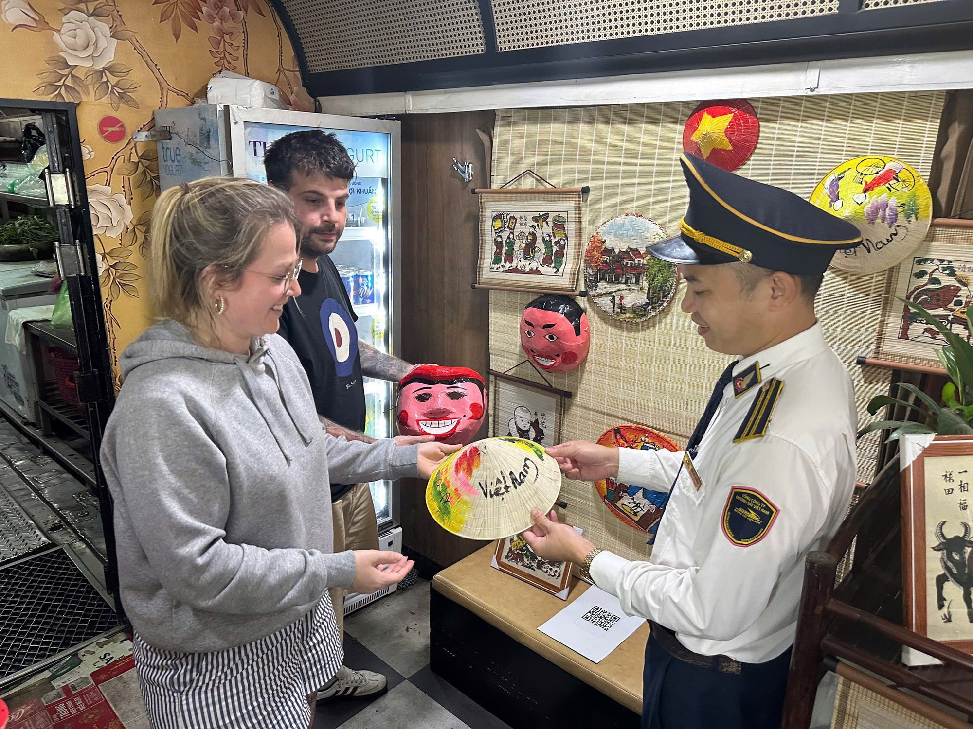 Chuyến tàu đôi chất lượng cao của Đường sắt Việt Nam, được nhận xét như khách sạn, vừa thêm 1 dịch vụ mới- Ảnh 4. Chuyến tàu đôi chất lượng cao của Đường sắt Việt Nam, được nhận xét như khách sạn, vừa thêm 1 dịch vụ mới- Ảnh 4.