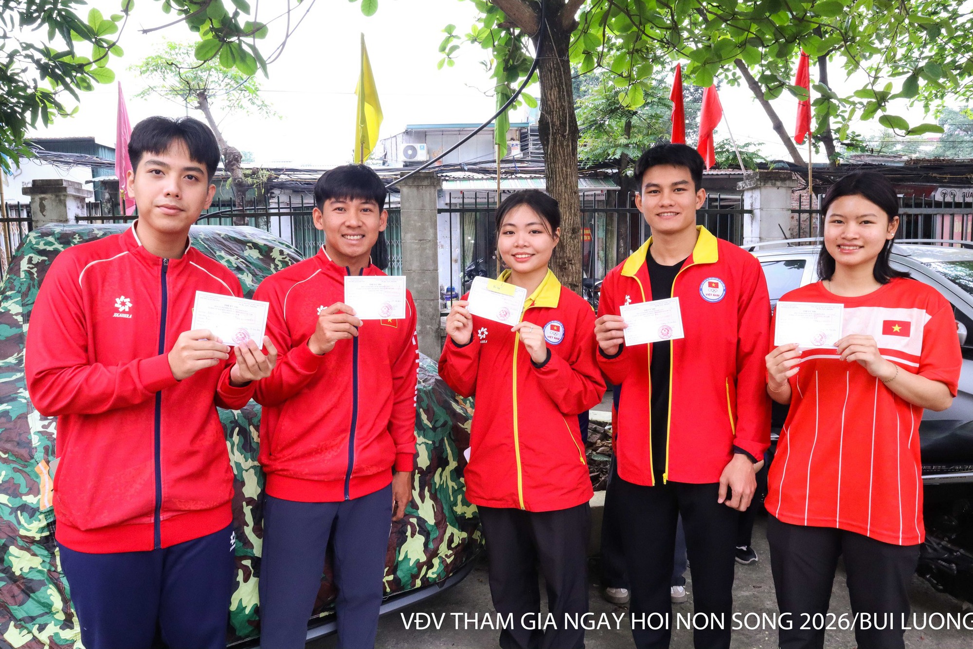 Huấn luyện viên, vận động viên Việt Nam hân hoan, tự hào đi bầu cử- Ảnh 2. Huấn luyện viên, vận động viên Việt Nam hân hoan, tự hào đi bầu cử- Ảnh 2.