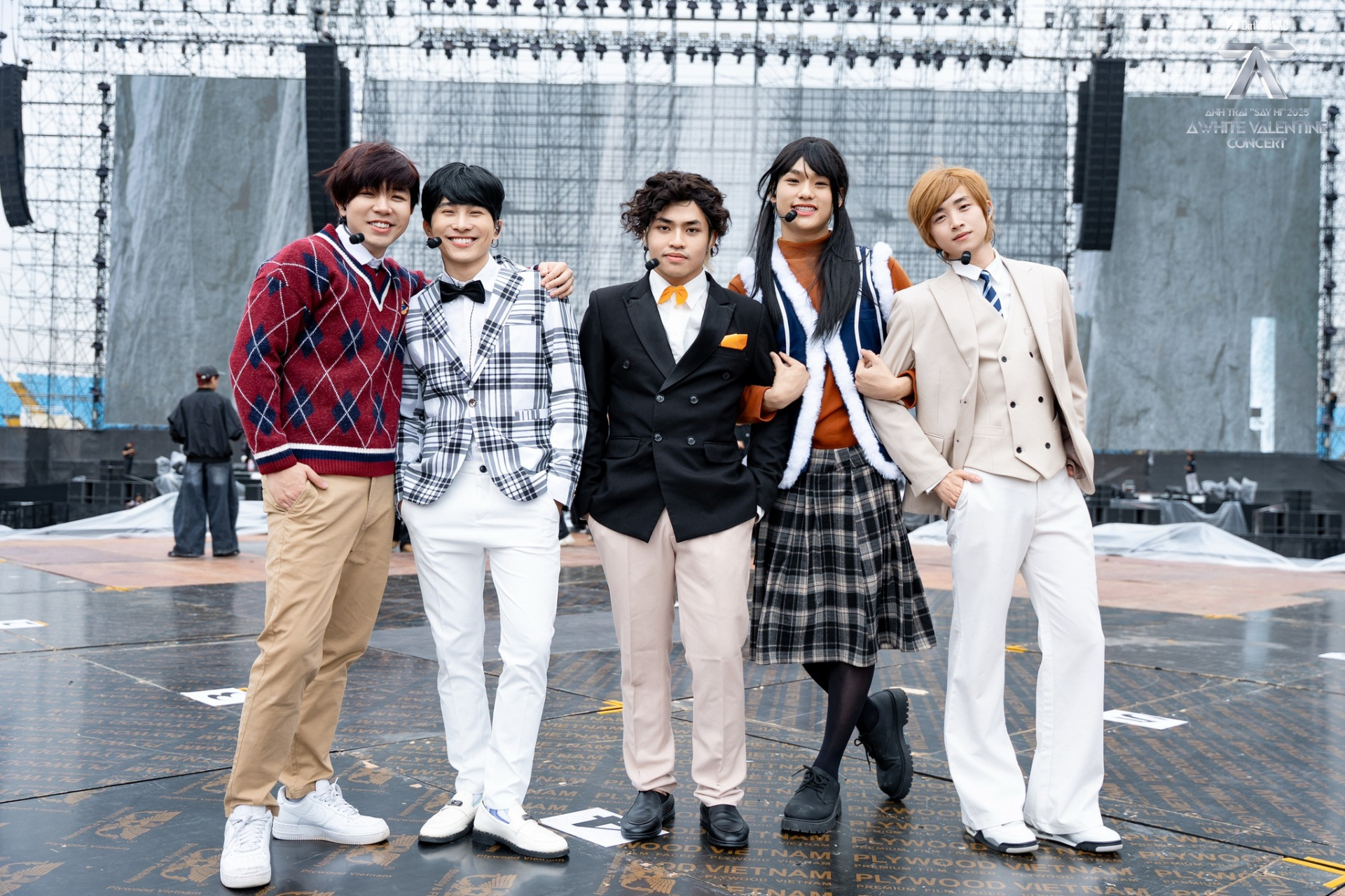 1 ng&agrave;y trước concert Anh Trai Say Hi ở H&agrave; Nội: 1/3 hạng ghế chưa sold-out, BTC nhả v&eacute; li&ecirc;n tục- Ảnh 9.