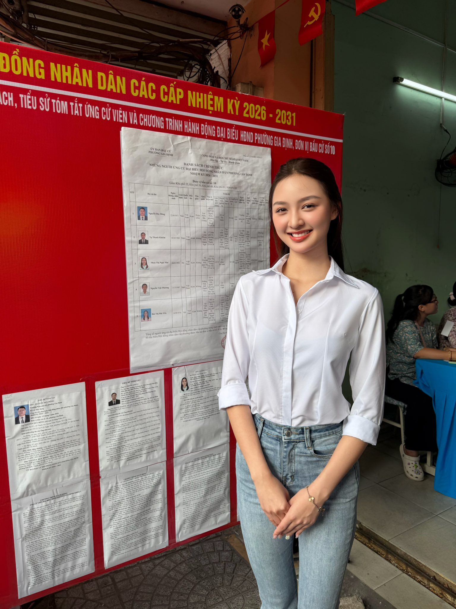 Mỹ nh&acirc;n mang qu&acirc;n h&agrave;m Trung &uacute;y, con g&aacute;i Nghệ sĩ Ưu t&uacute; v&agrave; d&agrave;n KOL tham gia bầu cử: Rộn r&agrave;ng ng&agrave;y hội non s&ocirc;ng!- Ảnh 3.