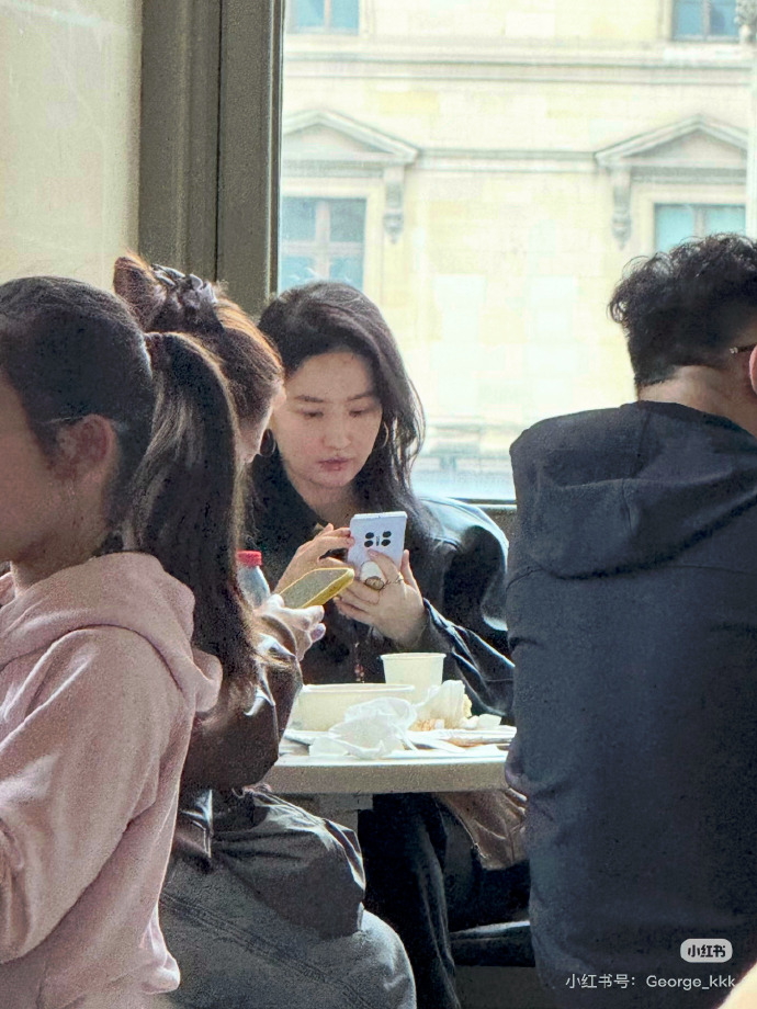 "Cam thường" b&oacute;c nhan sắc thật g&acirc;y sửng sốt của Lưu Diệc Phi- Ảnh 2.