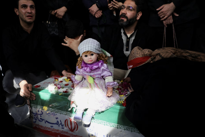 Tang thương Iran sau 15 ng&agrave;y hứng đ&ograve;n tấn c&ocirc;ng của Mỹ - Israel- Ảnh 8.