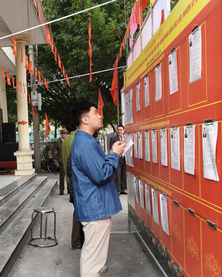 5 năm nữa mới c&oacute; Chủ nhật đặc biệt thế n&agrave;y: Dậy sớm, đi ăn s&aacute;ng, bầu cử rồi l&agrave;m chiếc ảnh đăng l&ecirc;n Locket!- Ảnh 3.