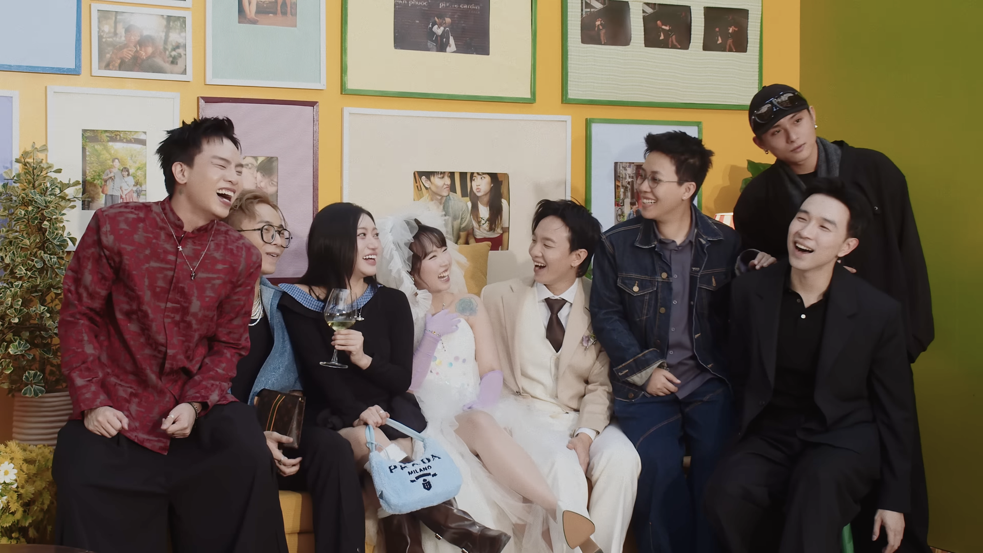 Nam ca sĩ tổ chức đám cưới nhưng không ai biết: Đen Vâu lẻ bóng đến dự, 1 cặp sao bị Nam ca sĩ tổ chức đám cưới nhưng không ai biết: Đen Vâu lẻ bóng đến dự, 1 cặp sao bị